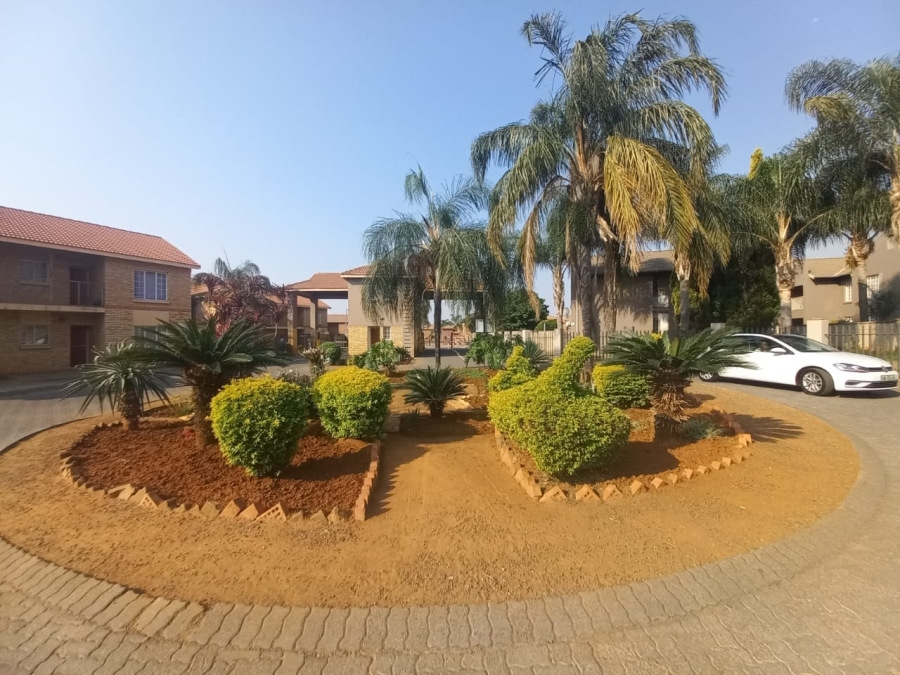 2 Bedroom Property for Sale in Waterval East North West
